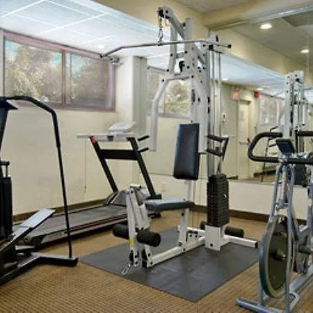 Ramada By Wyndham Yonkers - Westchester 